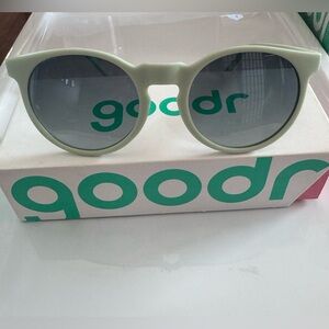 Goodr, Incognito plant parent, Round Sunglasses in mint Green